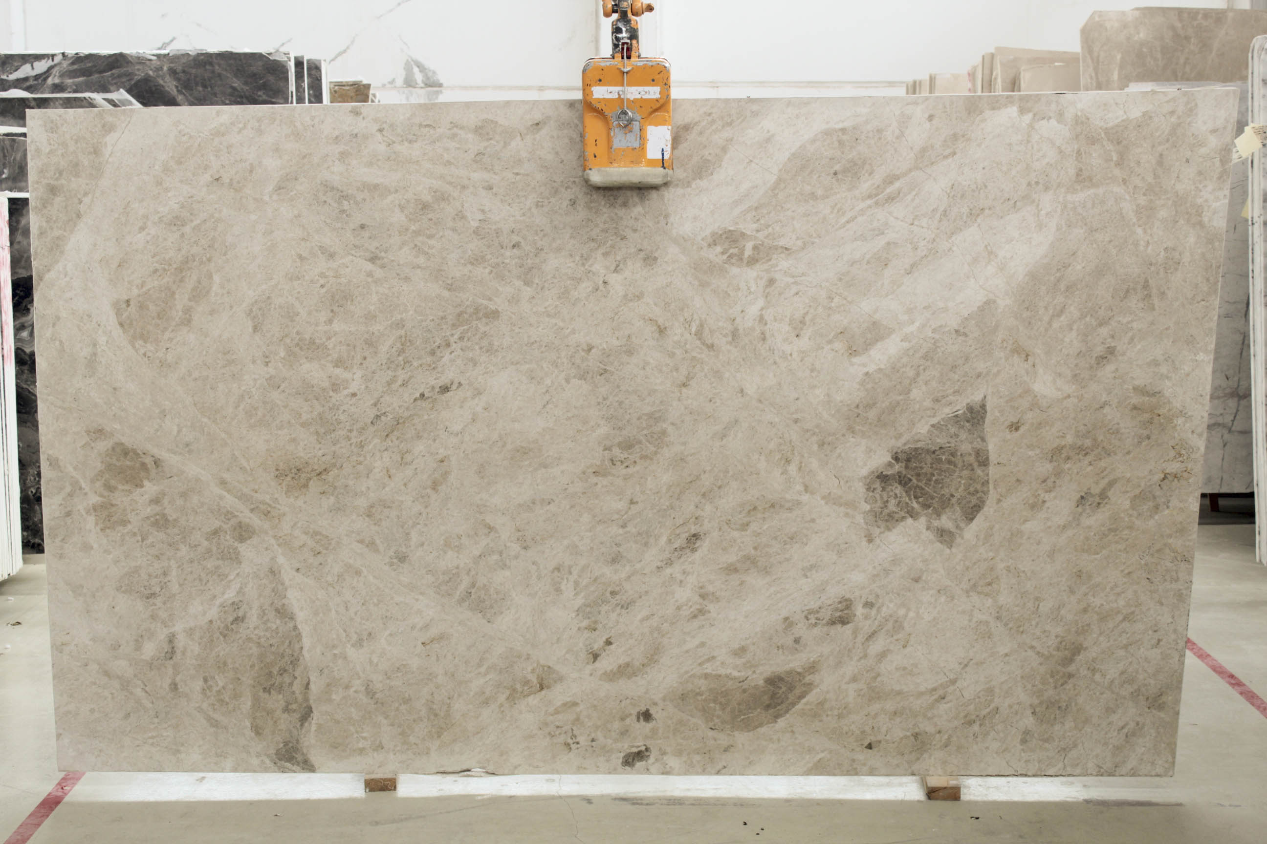 EMPARADOR LIGHT 2 CM POLISHED