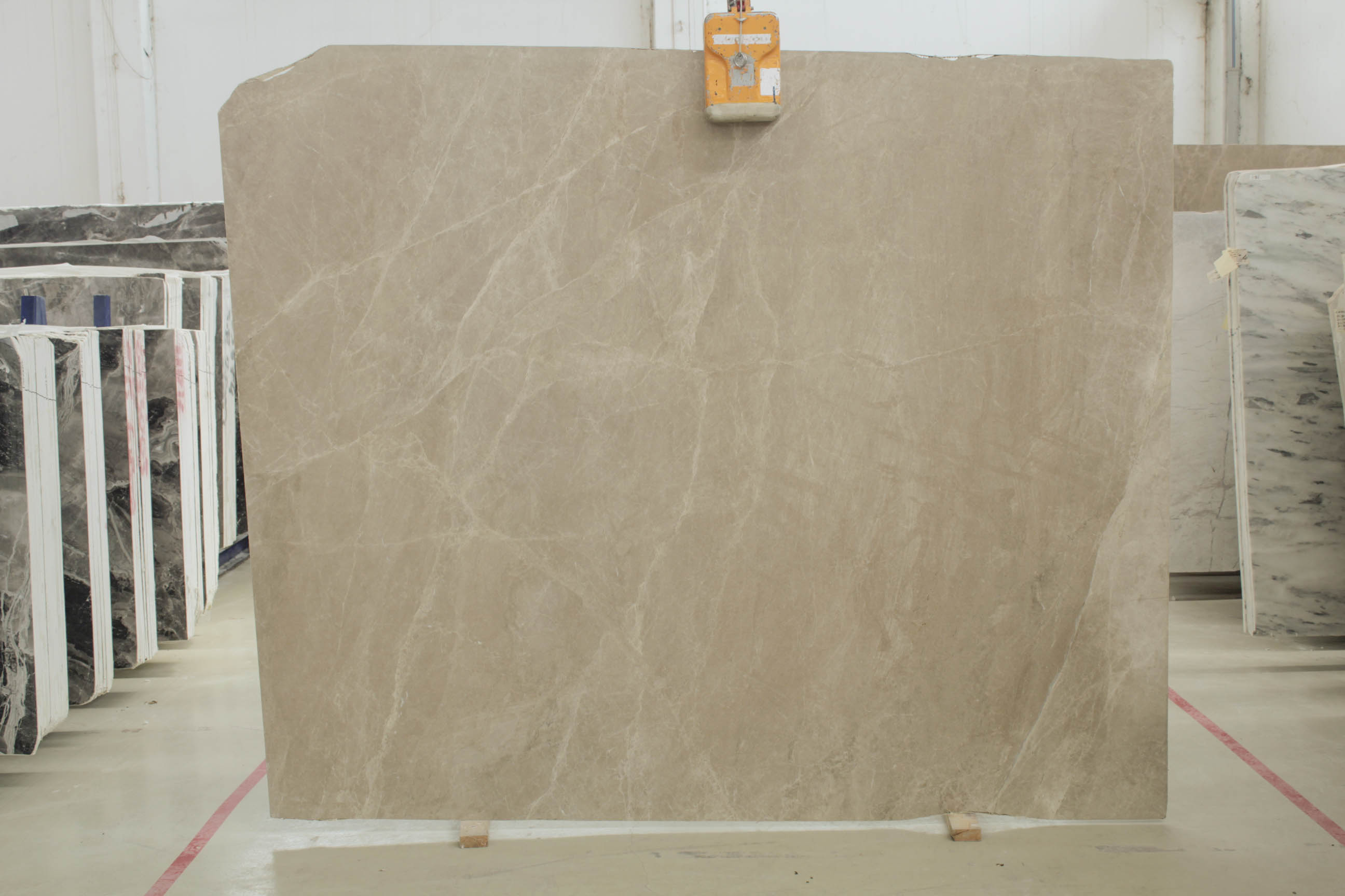 EMPARADOR LIGHT 2 CM POLISHED