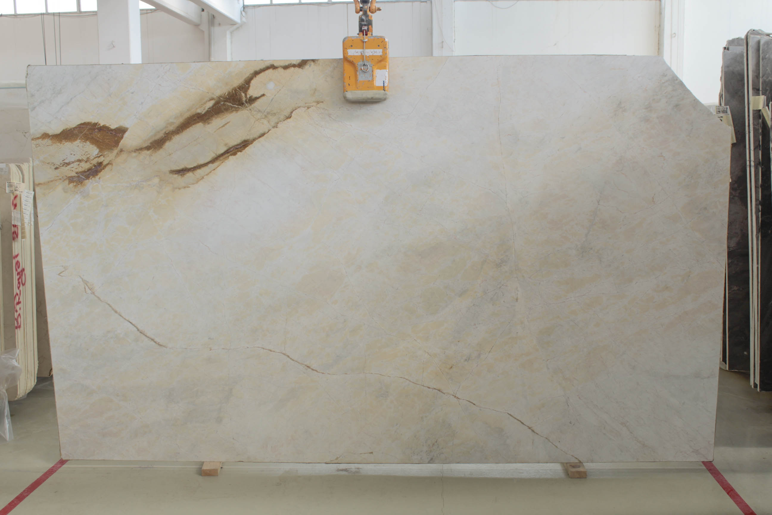 GOLDEN DOLOMITE 2 CM POLISHED