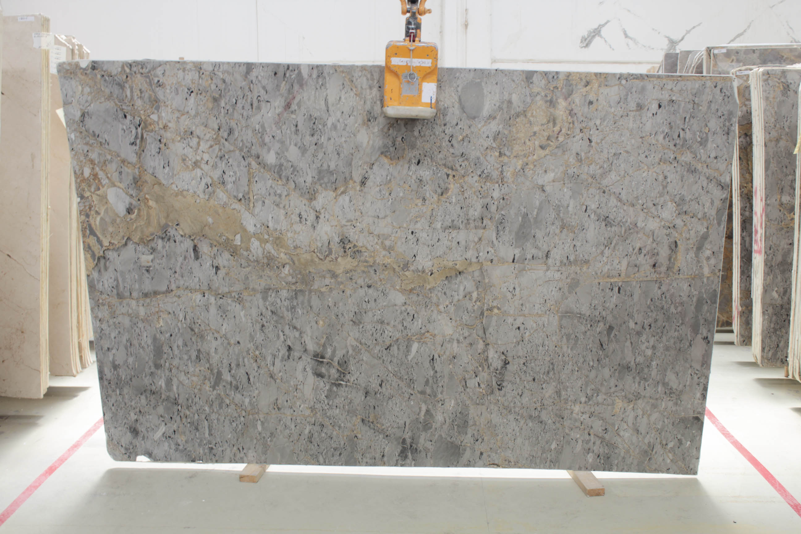 GOLDEN DRAGON 2 CM POLISHED