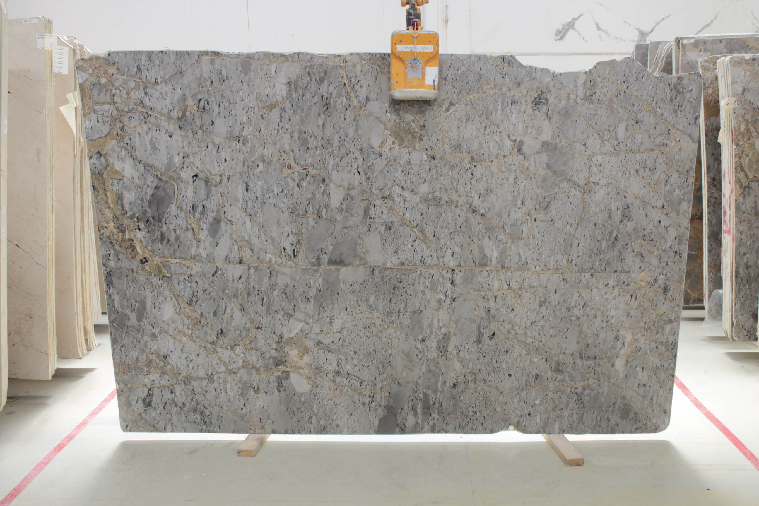 GOLDEN DRAGON 2 CM POLISHED