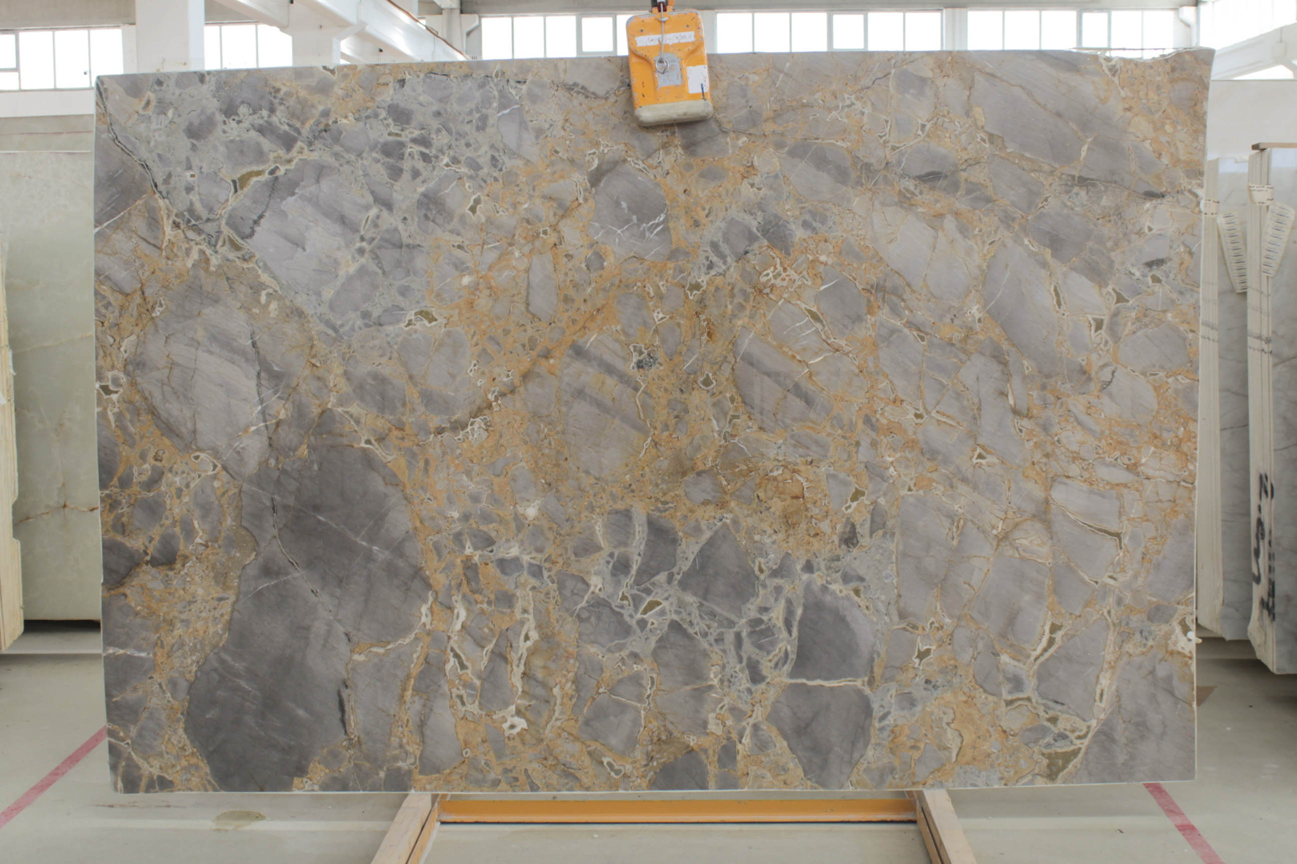 GOLDEN DRAGON 2 CM POLISHED