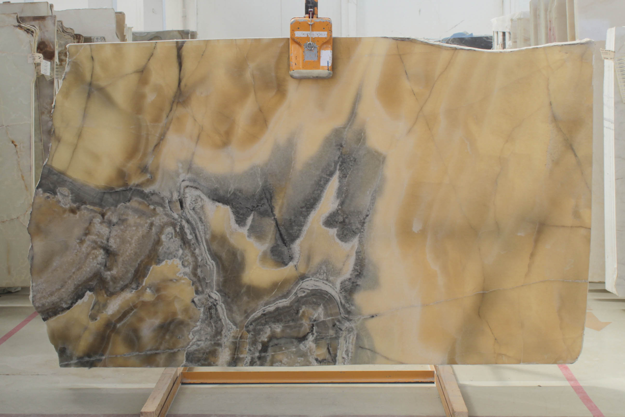 ONYX-13   2 CM POLISHED