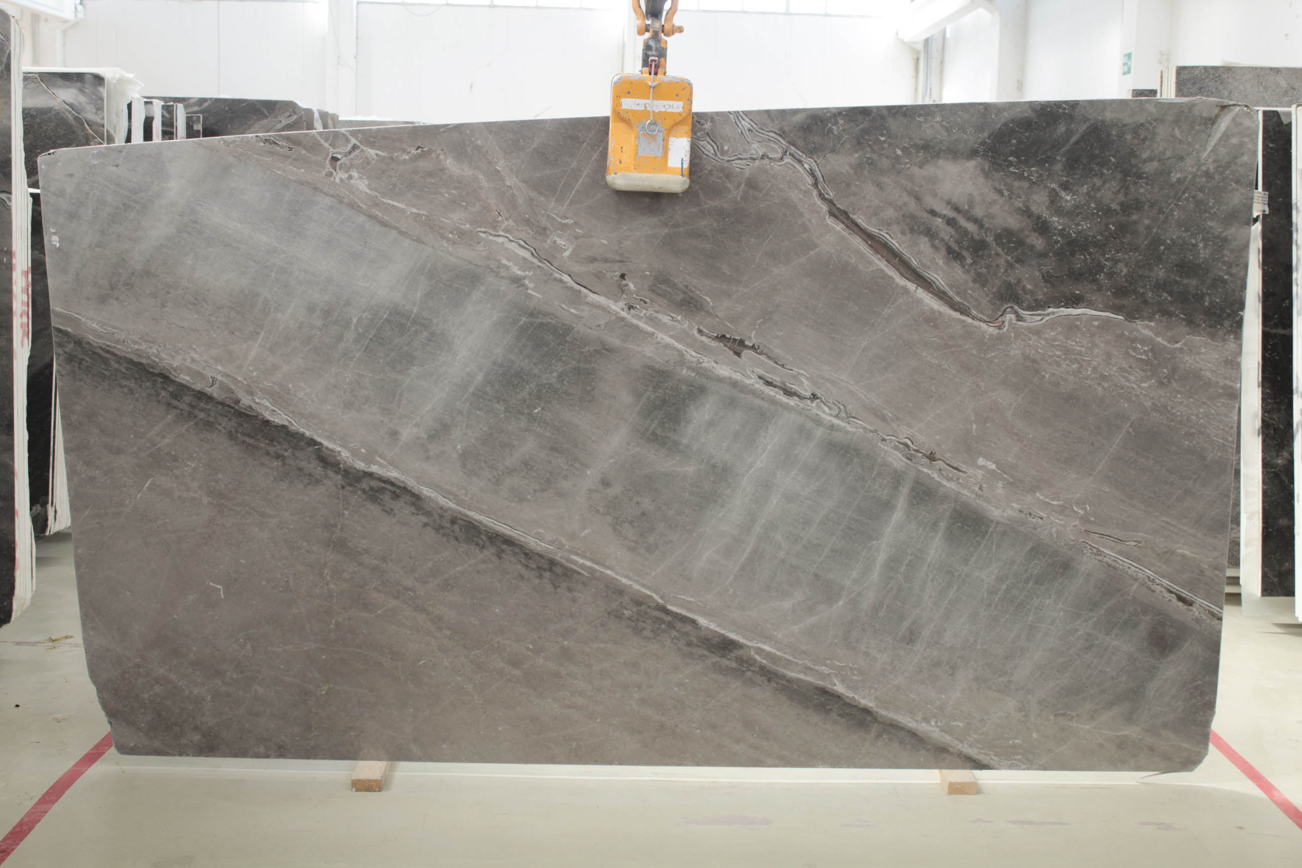 SILVER CLOUDY BOOKMATCH 2 CM POLISHED