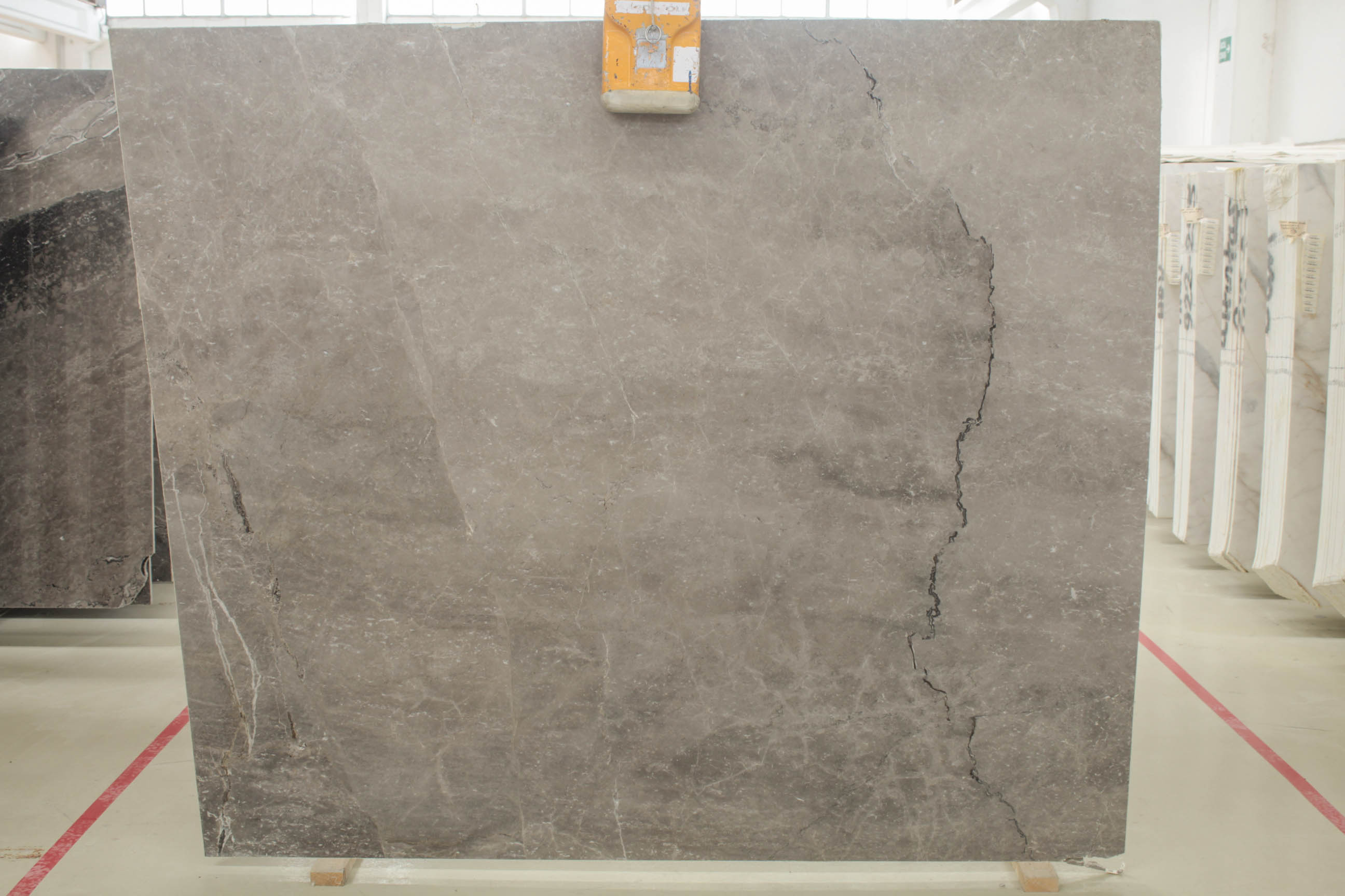 SILVER GREY 2 CM LEATHER FINISH