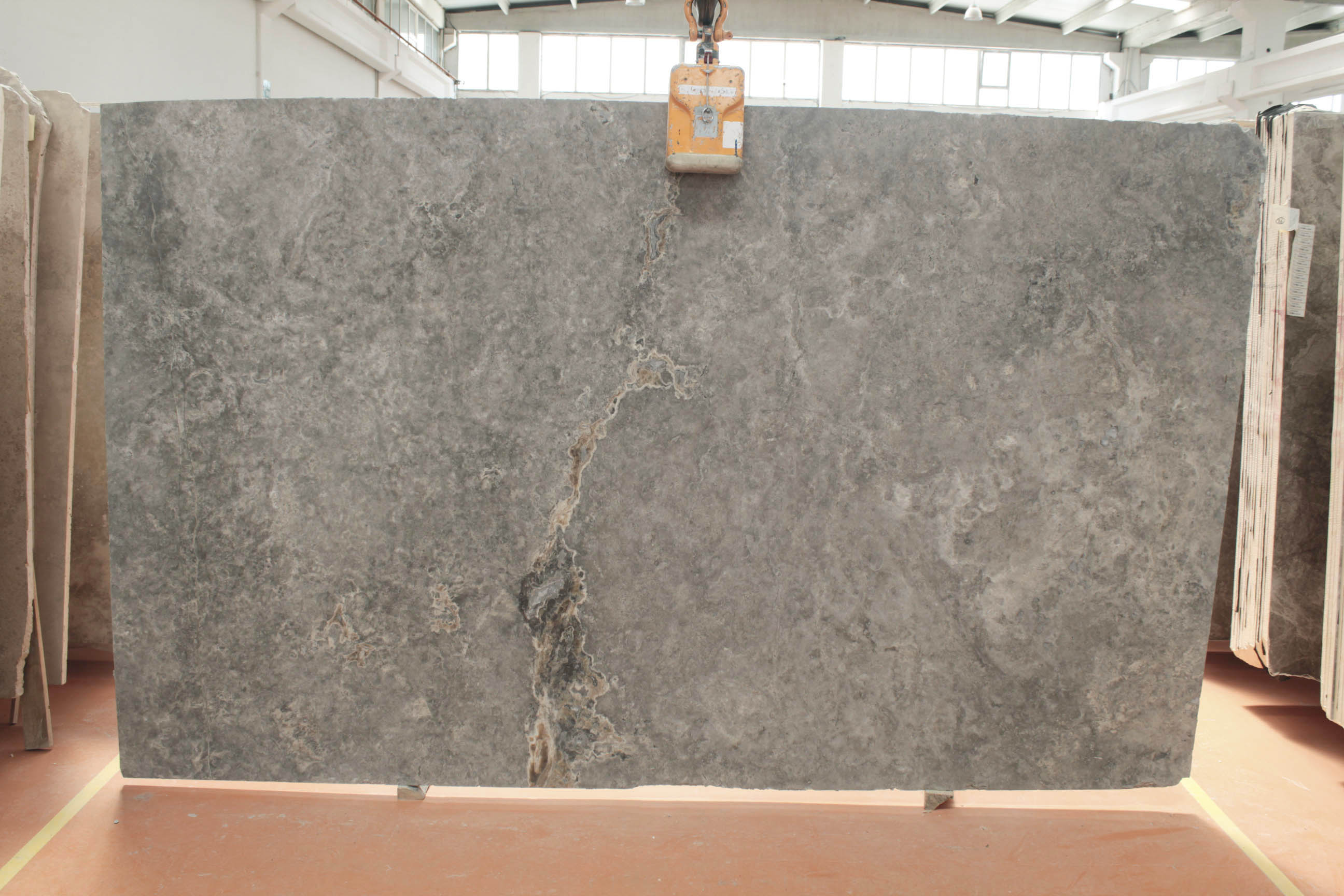 SILVER TRAVERTEN 3 CM HONED/FILLED