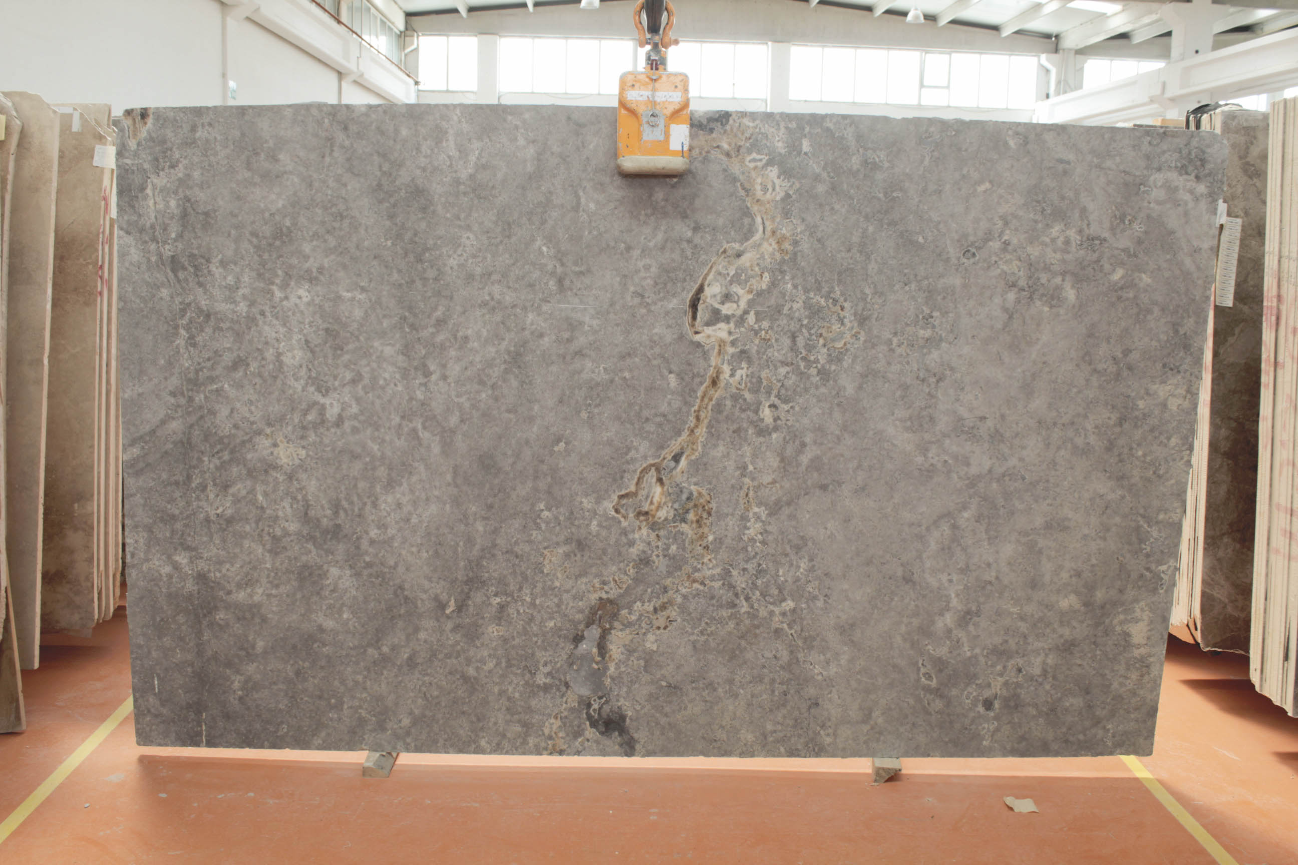 SILVER TRAVERTEN 3 CM HONED/FILLED