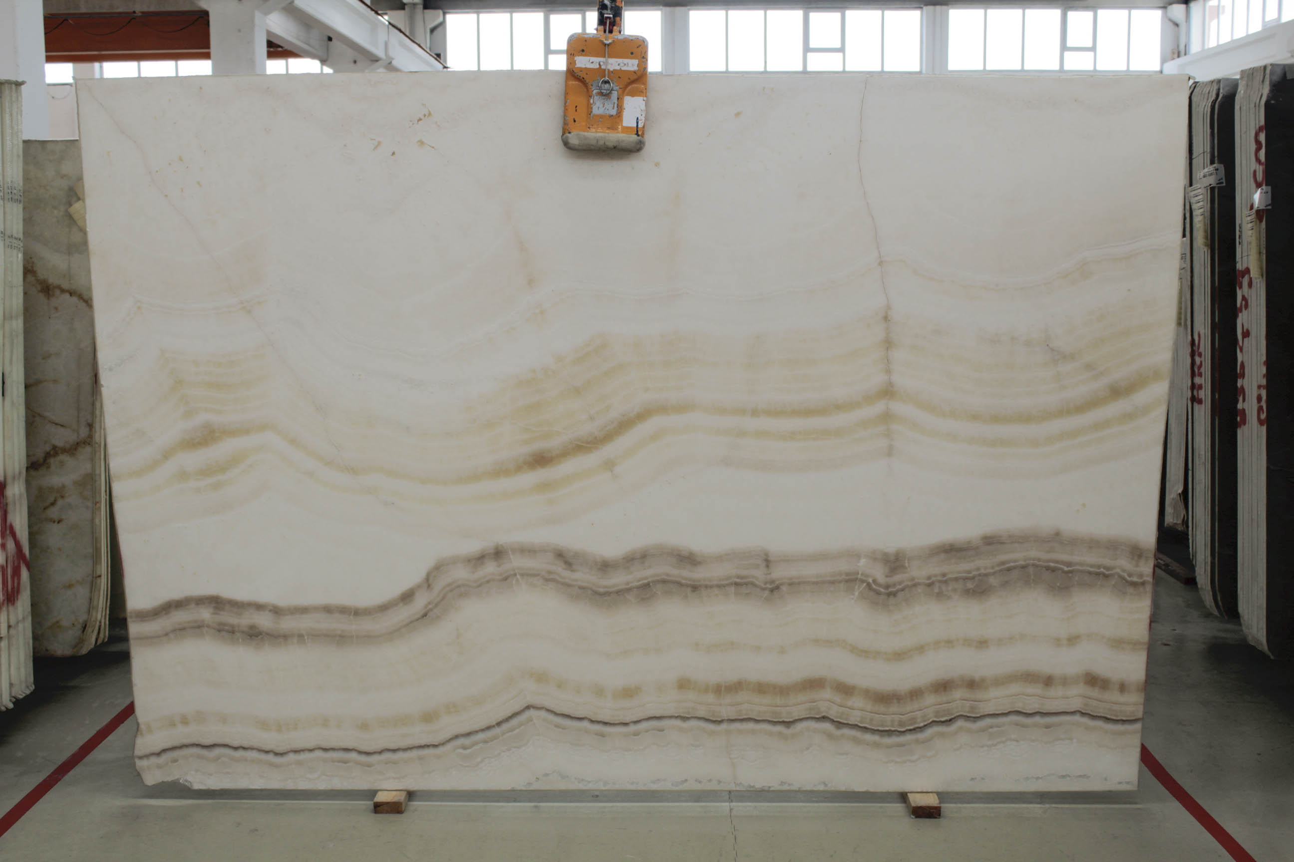 WHITE ONYX WEINCUT 2 CM POLISHED