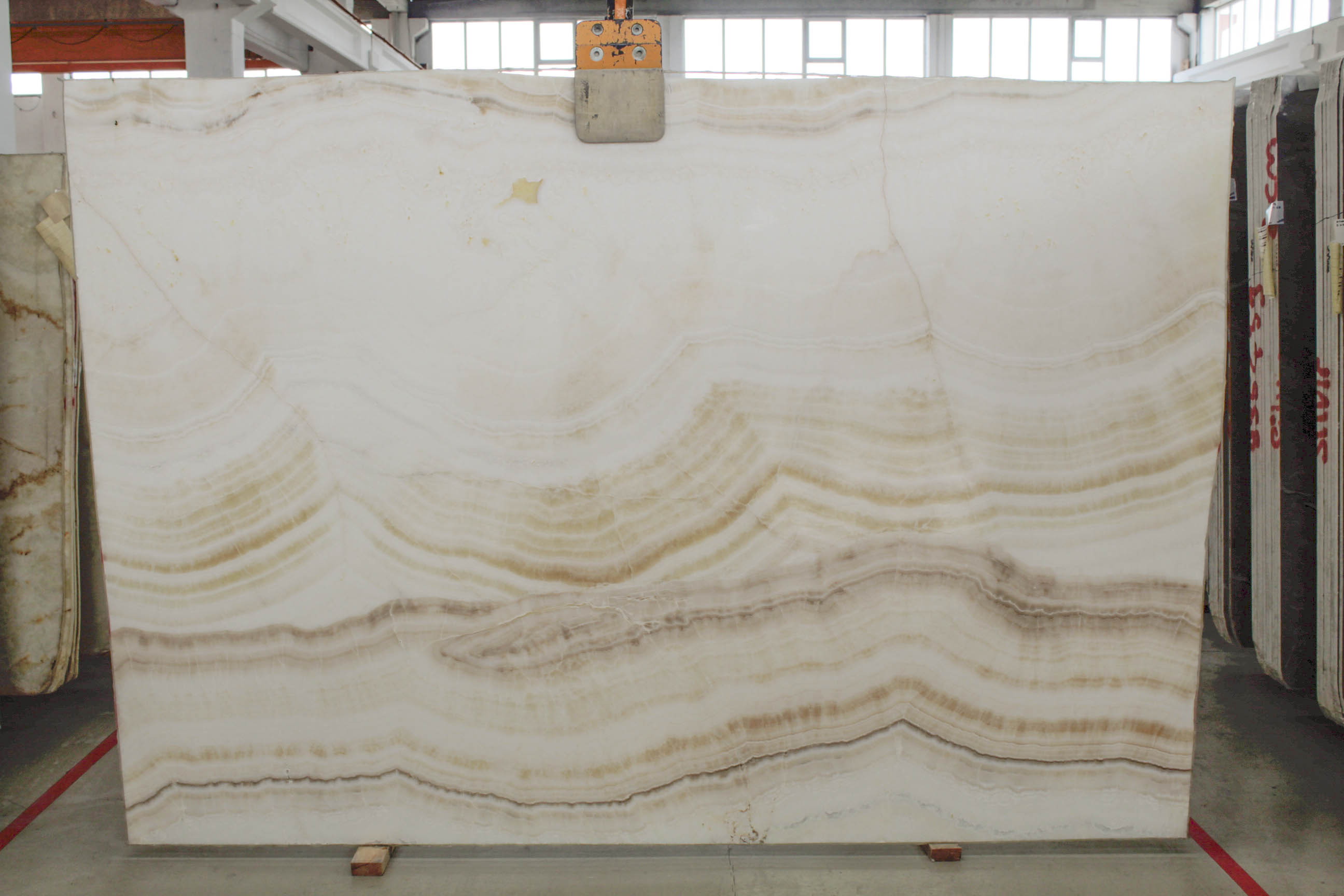 WHITE ONYX WEINCUT 2 CM POLISHED