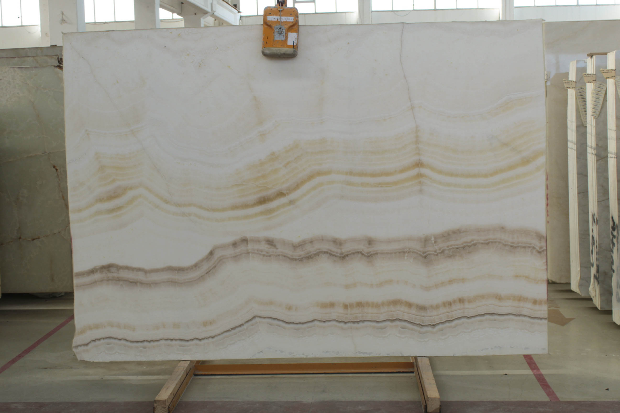 WHITE ONYX WEINCUT 2 CM POLISHED